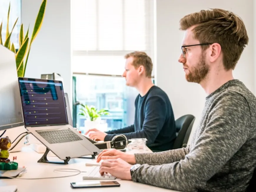 Comment-les-outils-digitaux-révolutionnent-la-relation-client-dans-le-commerce