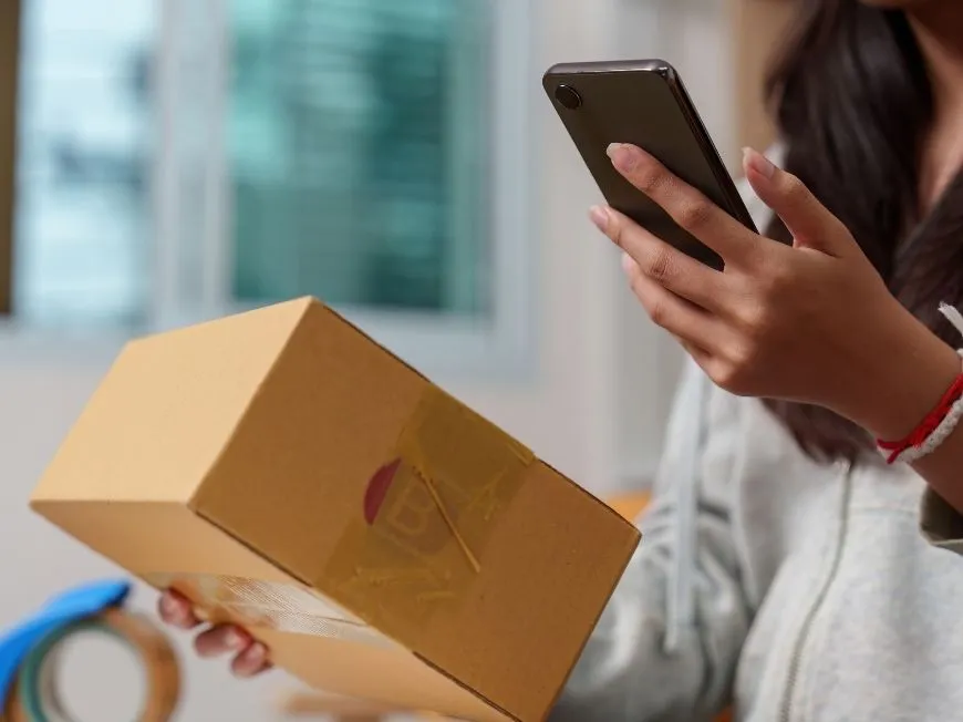 IPAC-MCO-Smartphone-temple-shopping