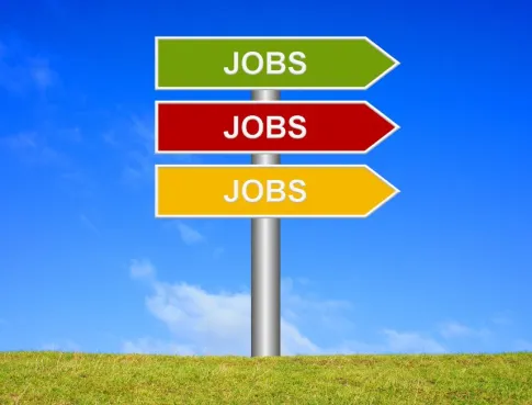 5 jobs d’été qui donnent un avant-goût du BTS MCO 