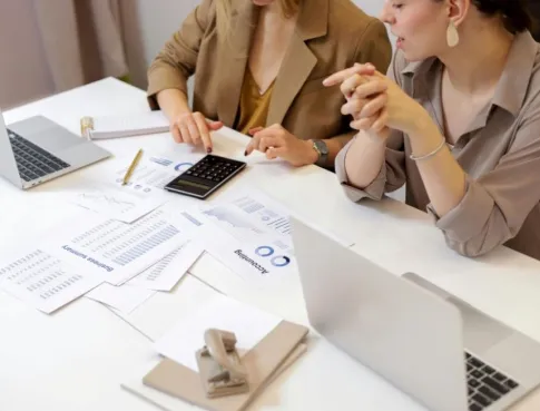 Les 5 idées reçues sur les comptables… et la vérité derrière le chiffre