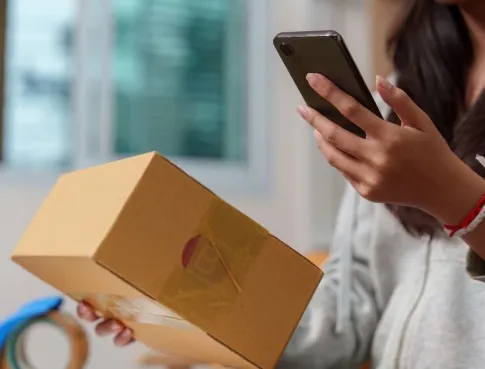 Le smartphone, nouveau temple du shopping