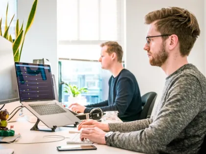Comment-les-outils-digitaux-révolutionnent-la-relation-client-dans-le-commerce