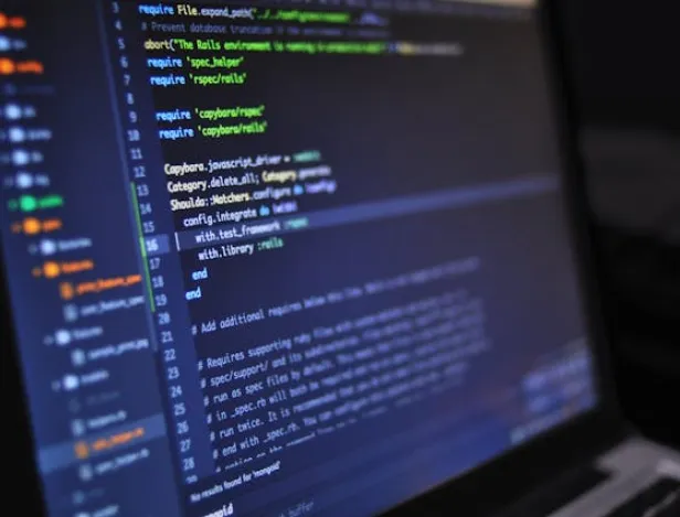 5-raisons-de-se-lancer-dans-l’informatique-en-2025