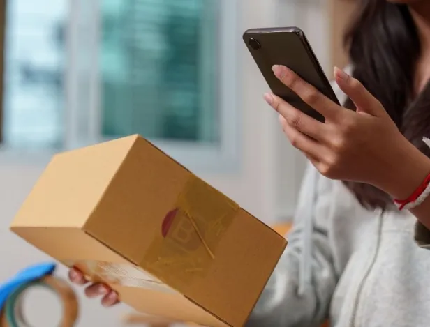 IPAC-MCO-Smartphone-temple-shopping